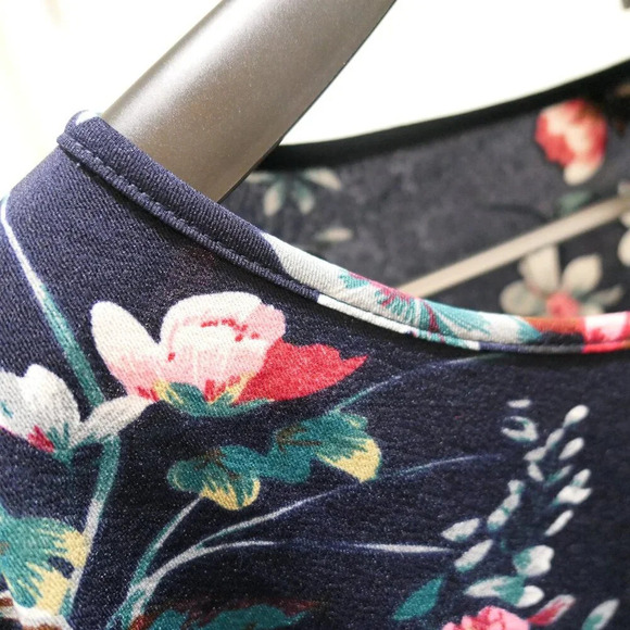 NWT BloomChic Floral Print Blouse - Navy and Pink - Picture 5 of 7